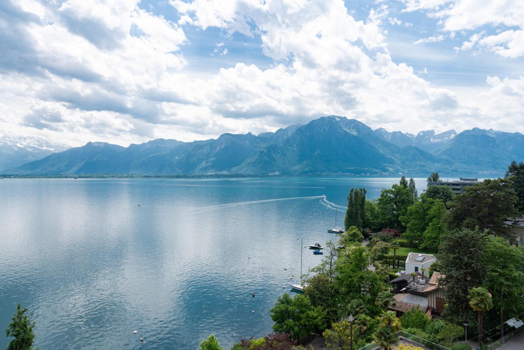 View And - Swiss * Montreux