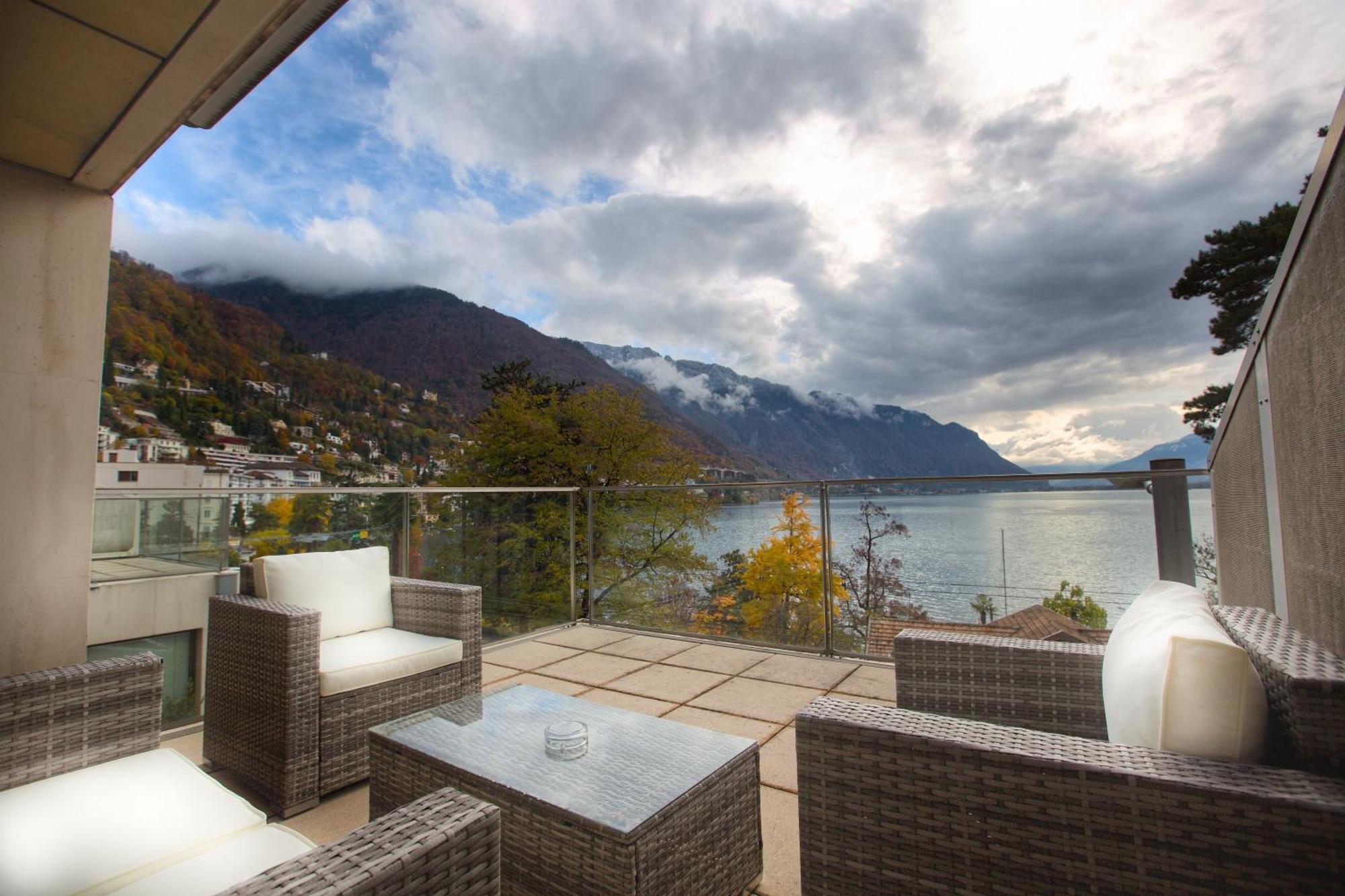 View And - Swiss * Montreux
