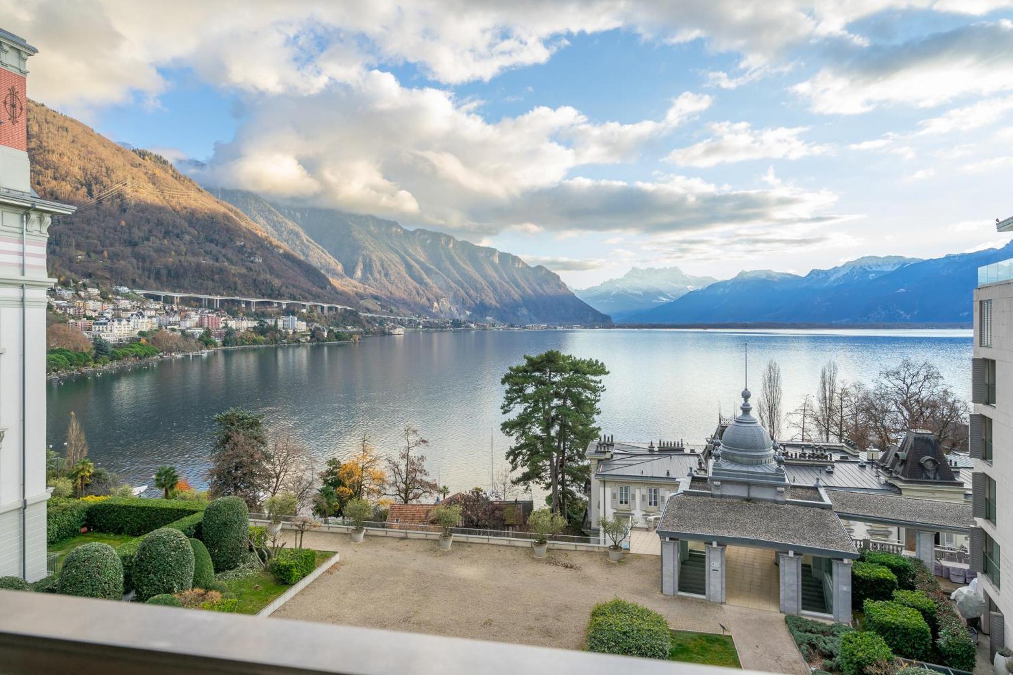 View And - Swiss * Montreux