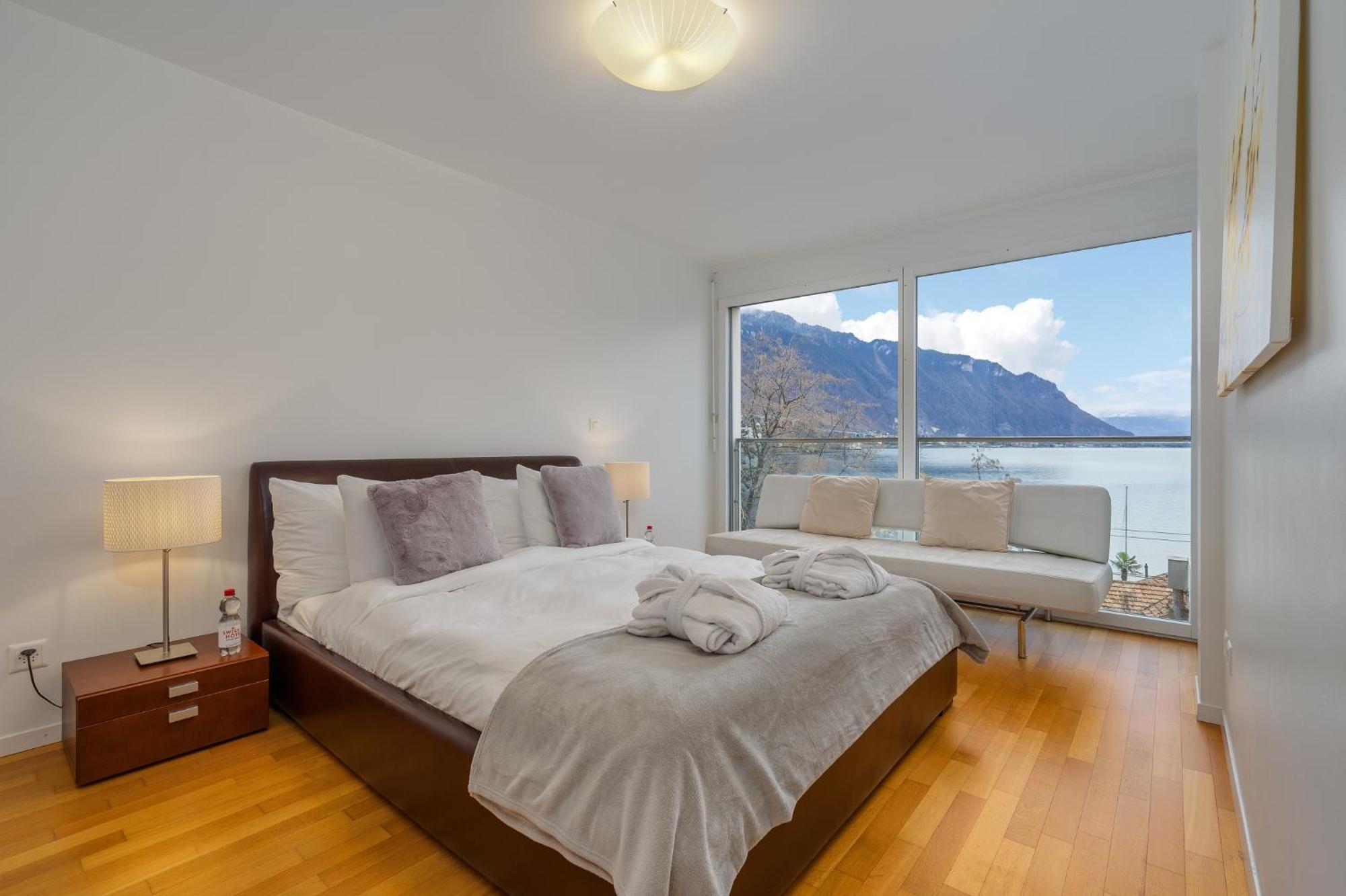 View And - Swiss * Montreux